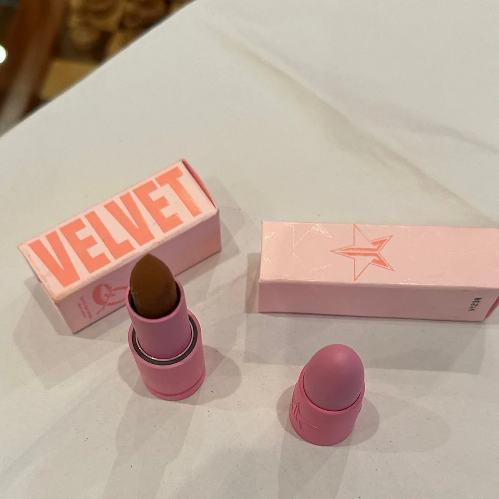Jeffree Star Plastic Surgery Brown/ Deep Burgundy? Lipstick